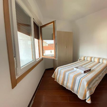 Amplio Apartamento En El Centro De O Grove Esterno foto